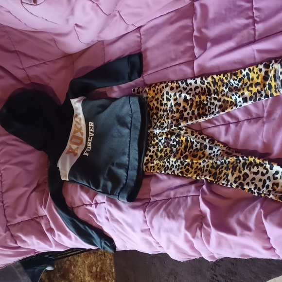 XOXO hoodie and pants. Size 4 T. - Picture 4 of 4